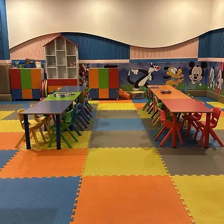 Linda Sunny & ホテル